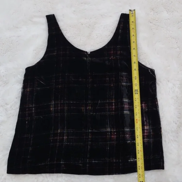 J CREW TOP. - Picture 10 of 17